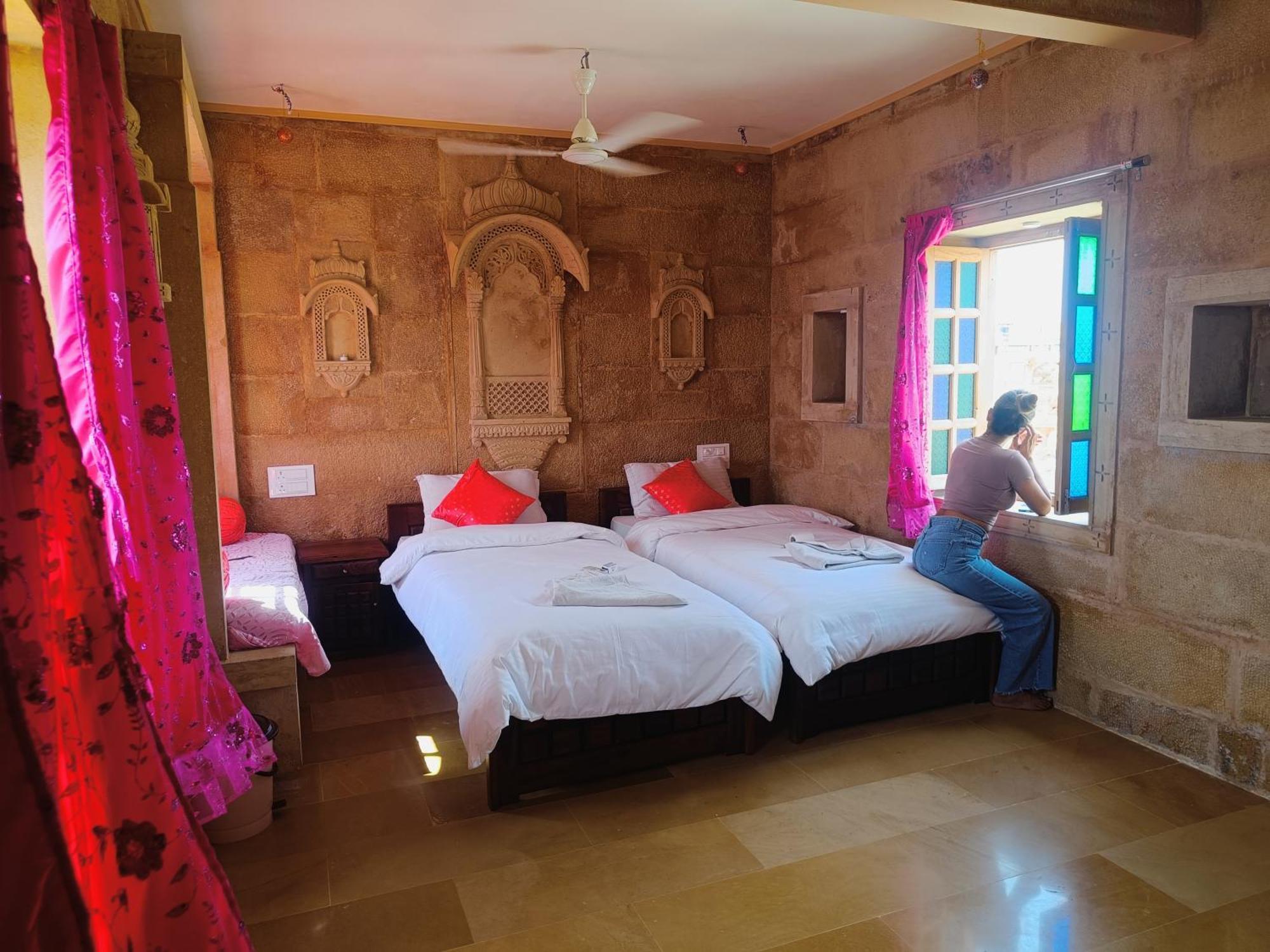 Mud Mirror Guesthouse Jaisalmer Exterior foto